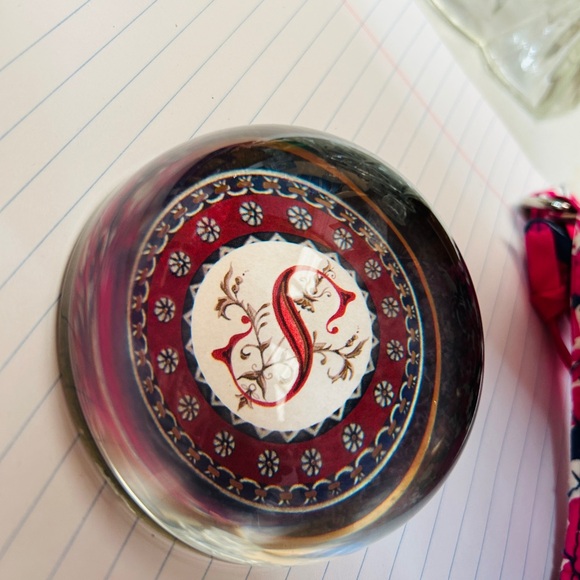 Vintage paperweight, letter S. Punch Studio made in France, crystal dome. - Picture 6 of 6